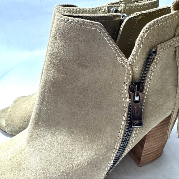 Women's Marc Fisher Taupe Suede Novice Peep Toe Ankle Bootie 8M Fringe Zipper - Picture 8 of 16